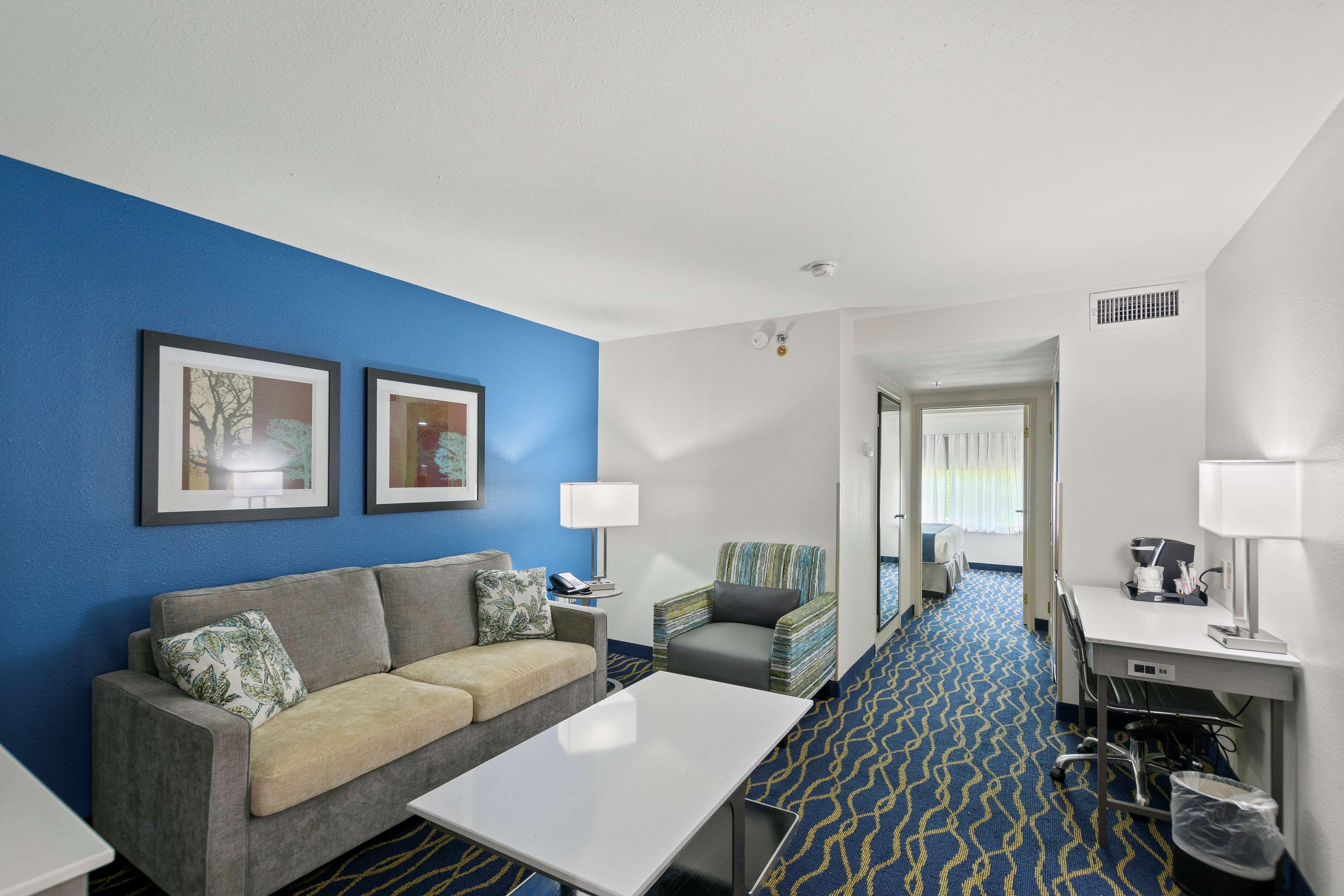 Best Western Plus Lake Lanier Gainesville Hotel & Suites Oakwood Exterior photo